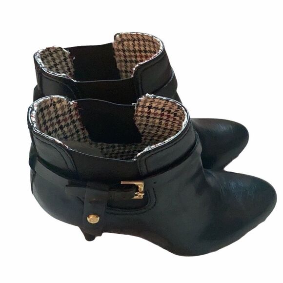 Tommy Hilfiger Ankle Booties Heels Black 6 Buckle Gold Trendy Chic Sleek Dark - Picture 3 of 9